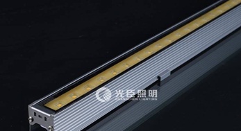 河南鄭州地產樓盤亮化項目，光臣金黃光LED線條燈獲客戶贊賞