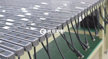 DMX512大功率洗墻燈出貨，商業廣場亮化即將開始