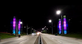 常洪隧道口夜景亮化提升，廢棄立柱“華麗變身”